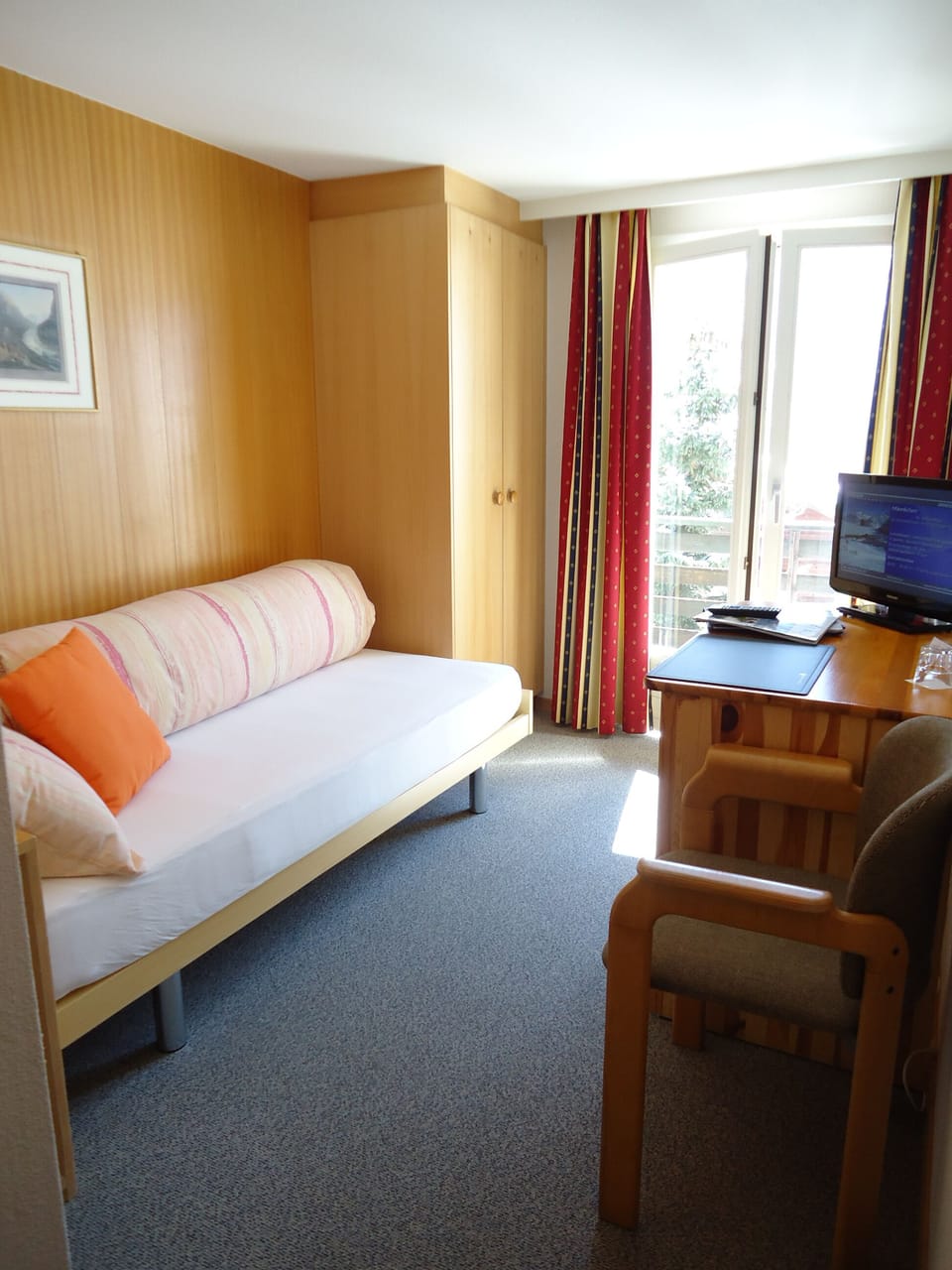 Panoramic Single Room, Balcony, Mountain View | Down comforters, individually decorated, individually furnished, desk