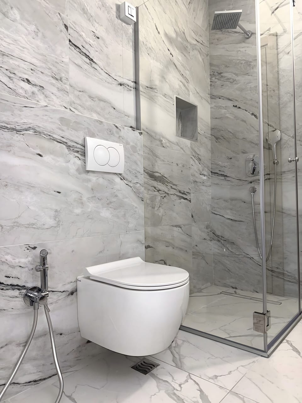 Shower, hair dryer, bathrobes, slippers
