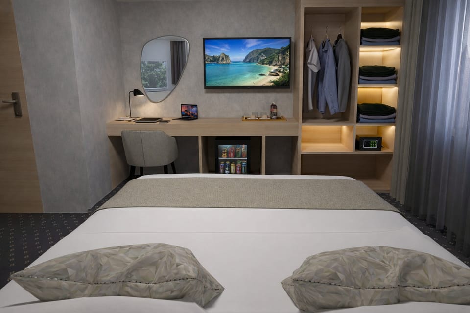 Minibar, in-room safe, desk, soundproofing