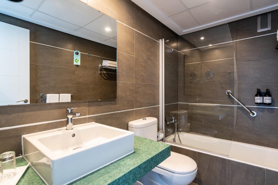 Deep soaking tub, free toiletries, hair dryer, towels