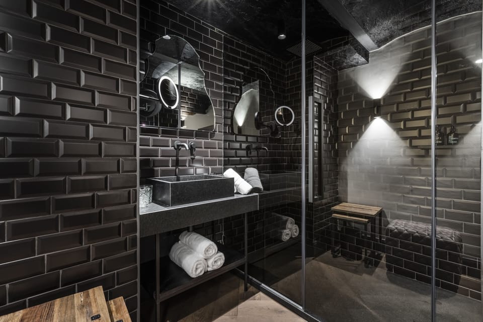 Superior Double Room | Bathroom | Hair dryer, towels