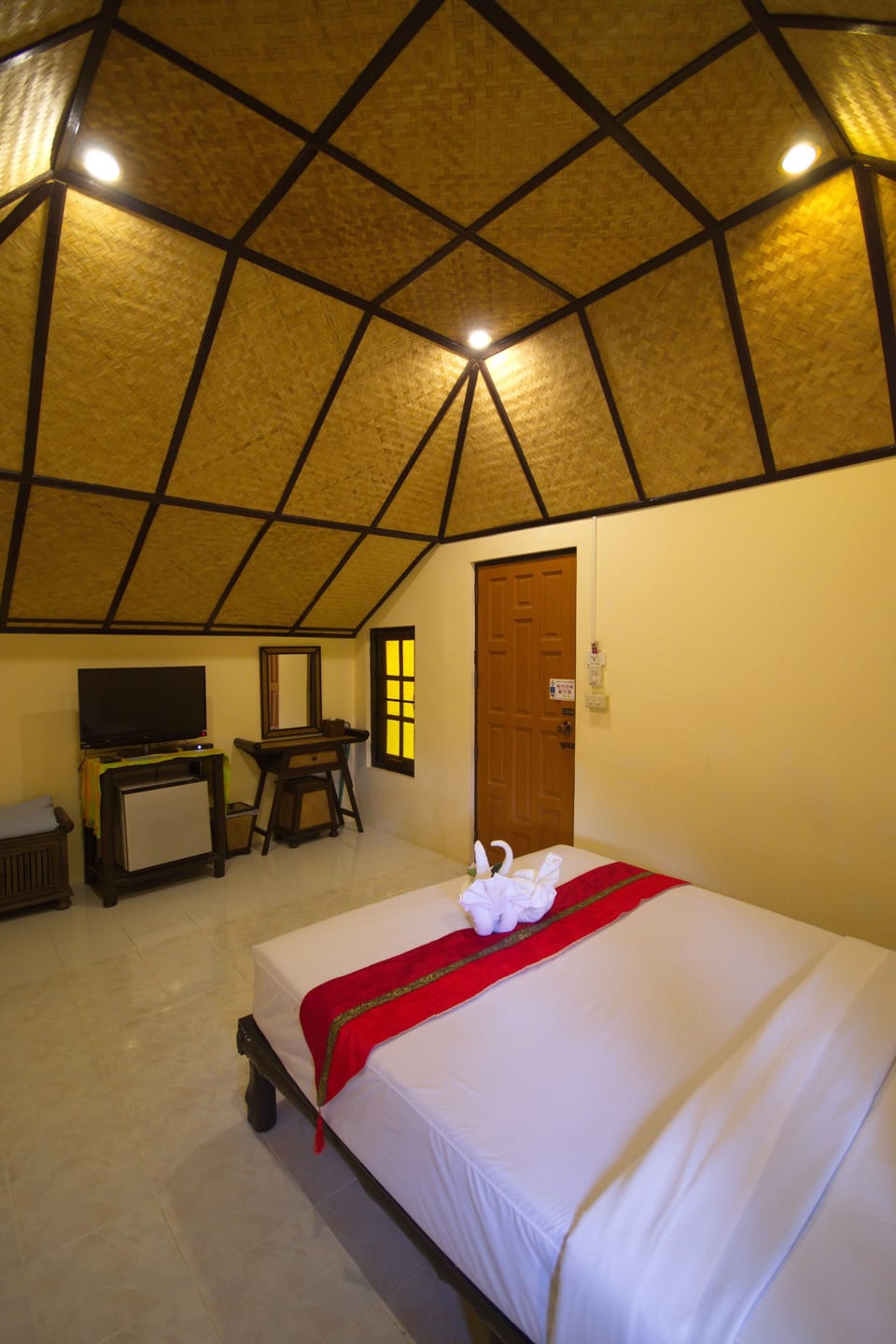 Single Cottage | Desk, rollaway beds, free WiFi