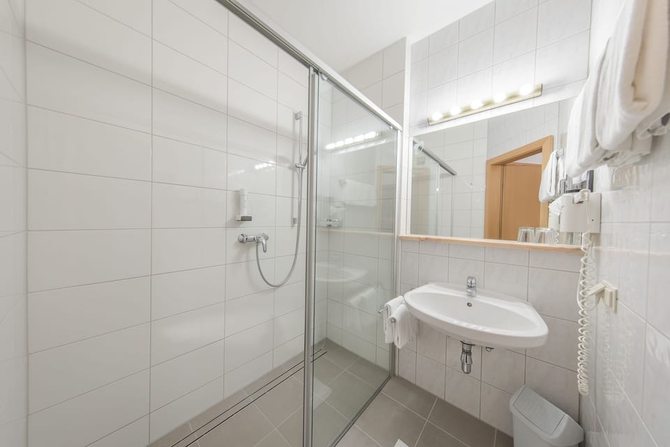 Shower, free toiletries, hair dryer, towels