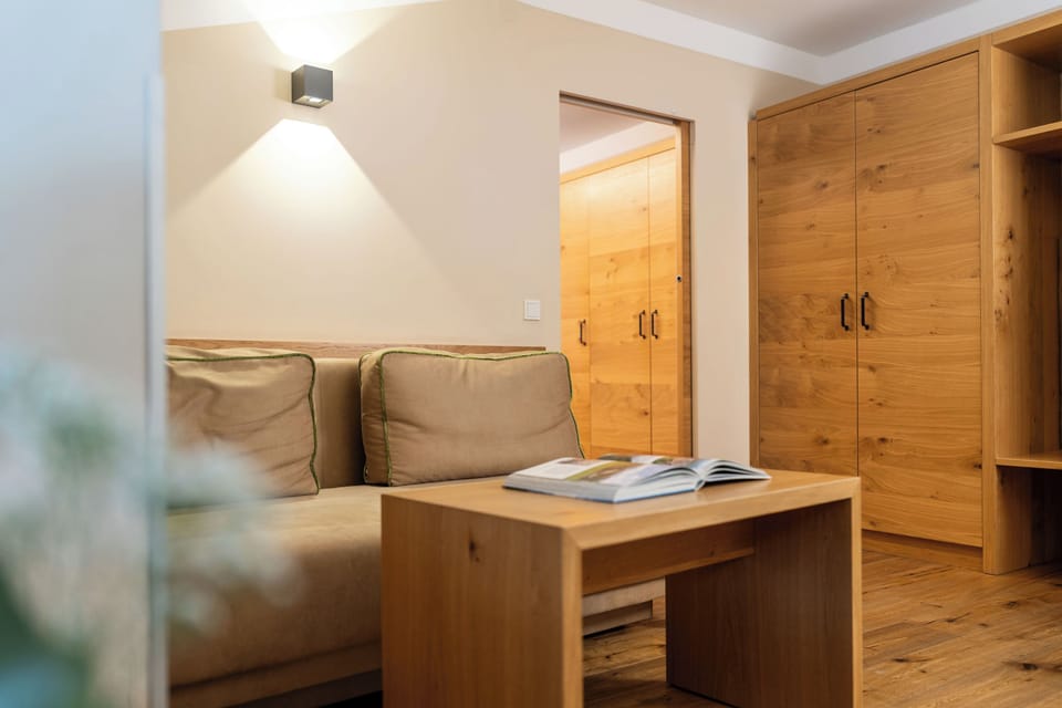 Junior Suite | Living area | 60-cm flat-screen TV with cable channels, TV, heated floors