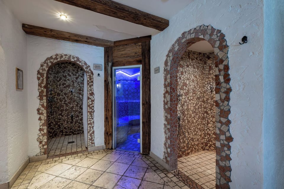 Sauna, steam room