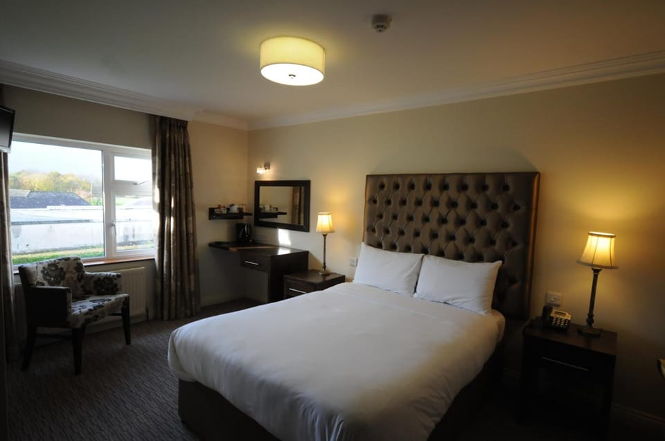 Desk, blackout drapes, iron/ironing board, free WiFi