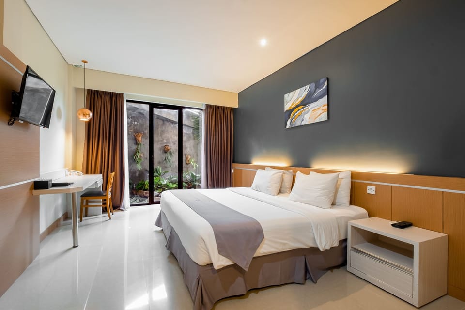 Superior Double or Twin Room | In-room safe, desk, free WiFi, bed sheets