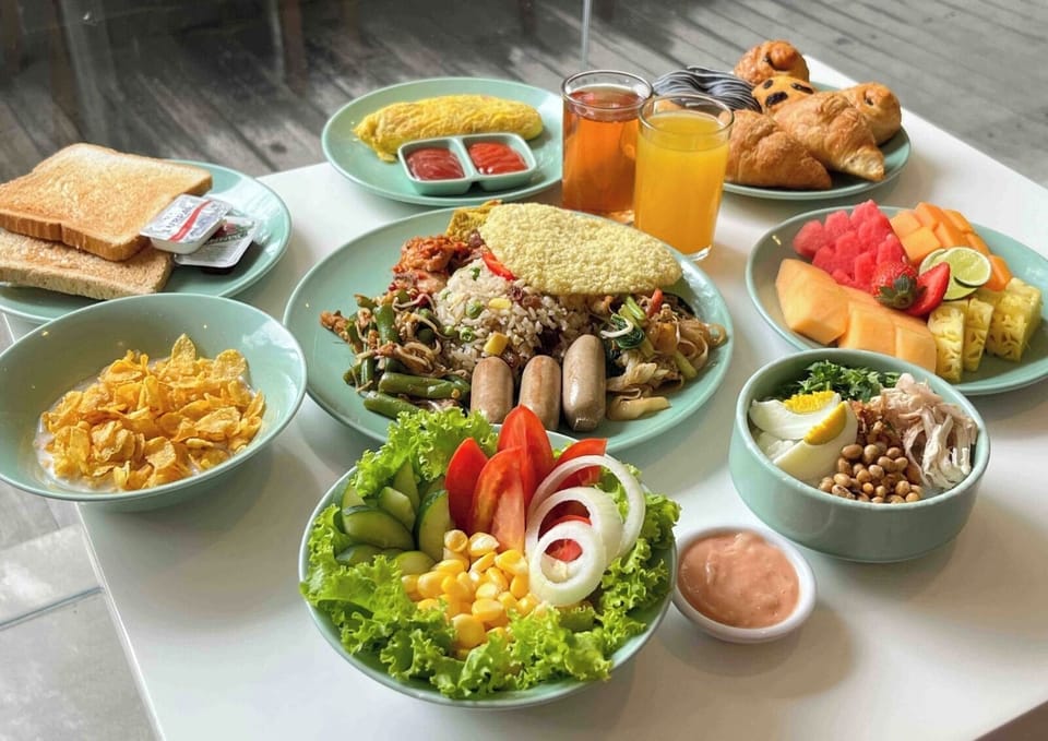 Daily buffet breakfast for a fee