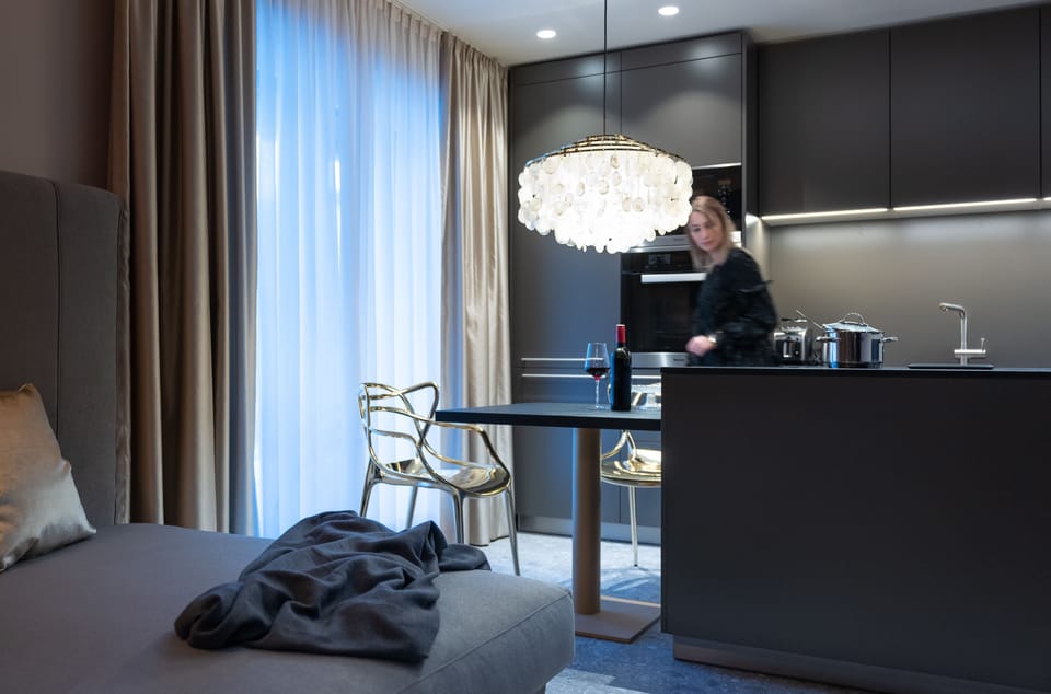 Luxury Apartment, 1 King Bed, Kitchen | Private kitchen | Full-size fridge, microwave, oven, stovetop