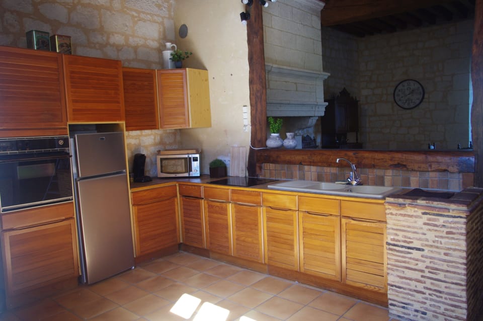 Grand Apartment, 1 Bedroom (de Saint Ours) | Private kitchen | Highchair