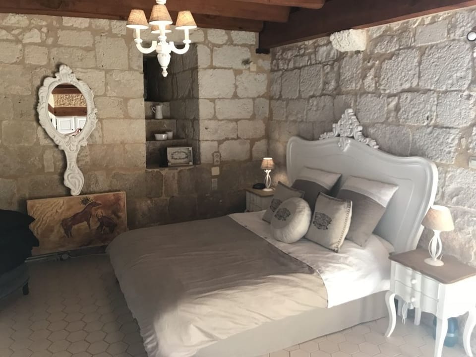 Double Room | Individually decorated, individually furnished, blackout drapes