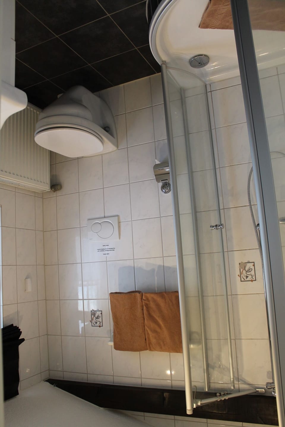 Comfort Double Room (no pets) | Bathroom shower
