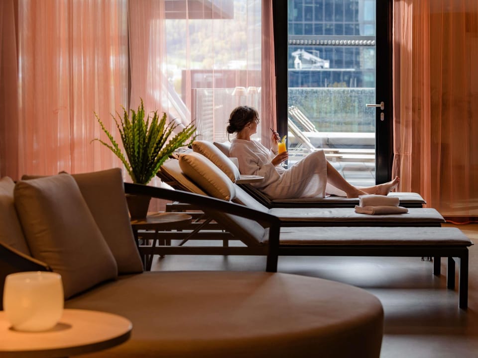 Sauna, hot tub, steam room