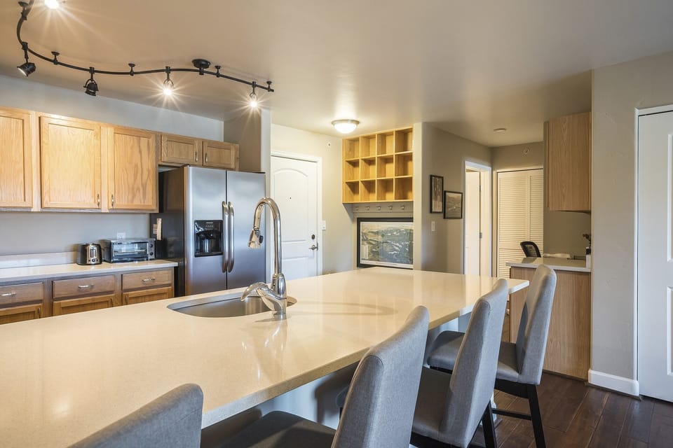 Condo, 2 Bedrooms | Private kitchen | Fridge, oven, coffee/tea maker, toaster