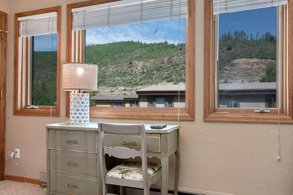 Condo, 3 Bedrooms | Room amenity