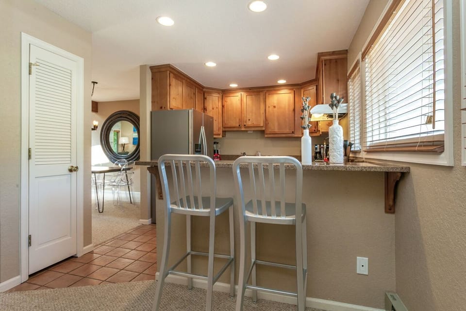 Condo, 3 Bedrooms | Private kitchen | Fridge, oven, coffee/tea maker, toaster