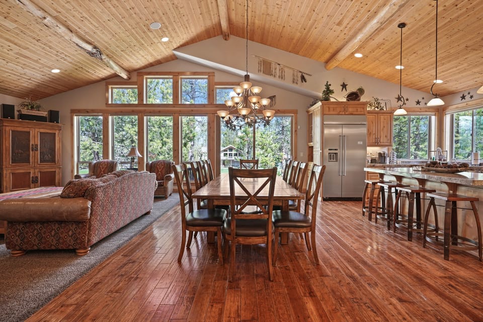 House, 6 Bedrooms | Dining