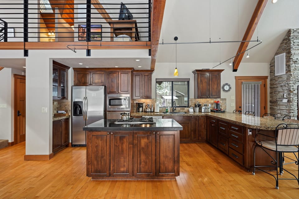 House, 4 Bedrooms | Private kitchen | Fridge, microwave, oven, stovetop