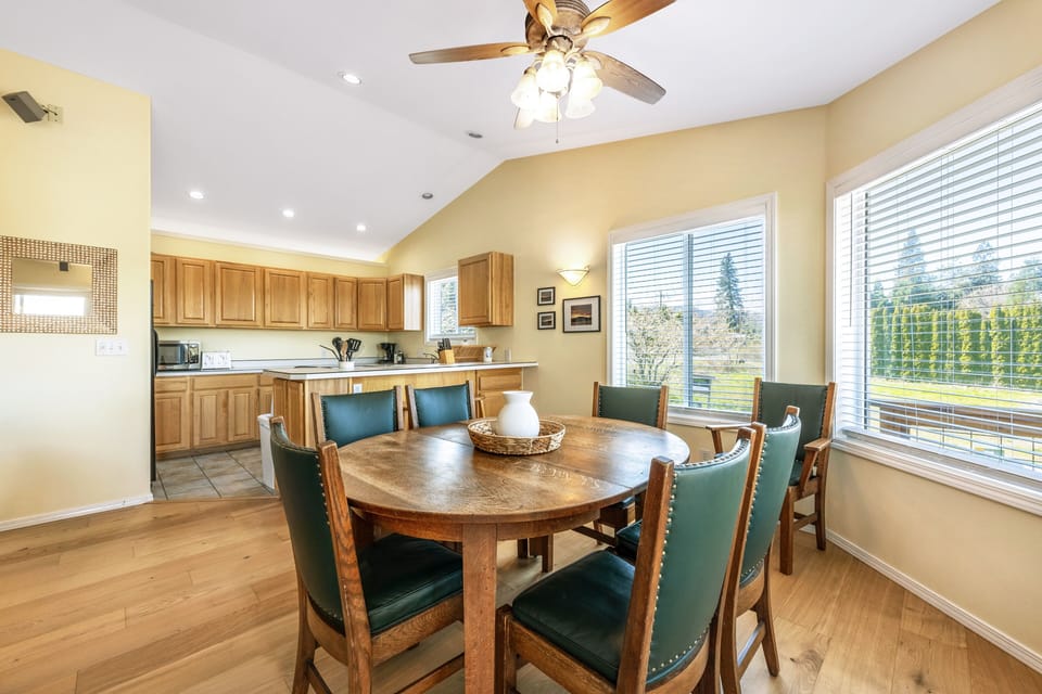 House, 2 Bedrooms | Dining