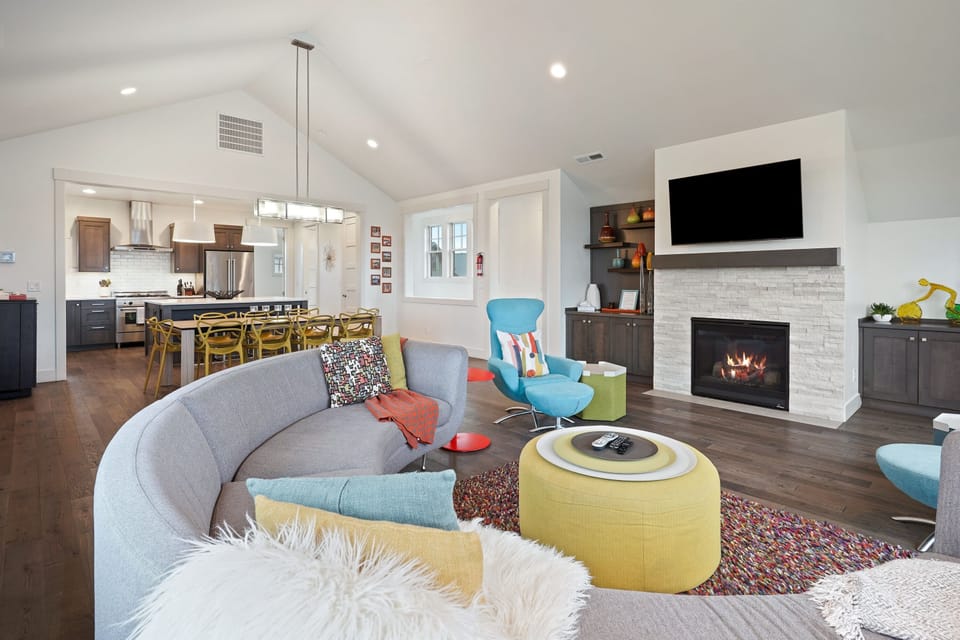 House, 5 Bedrooms | Living area | TV