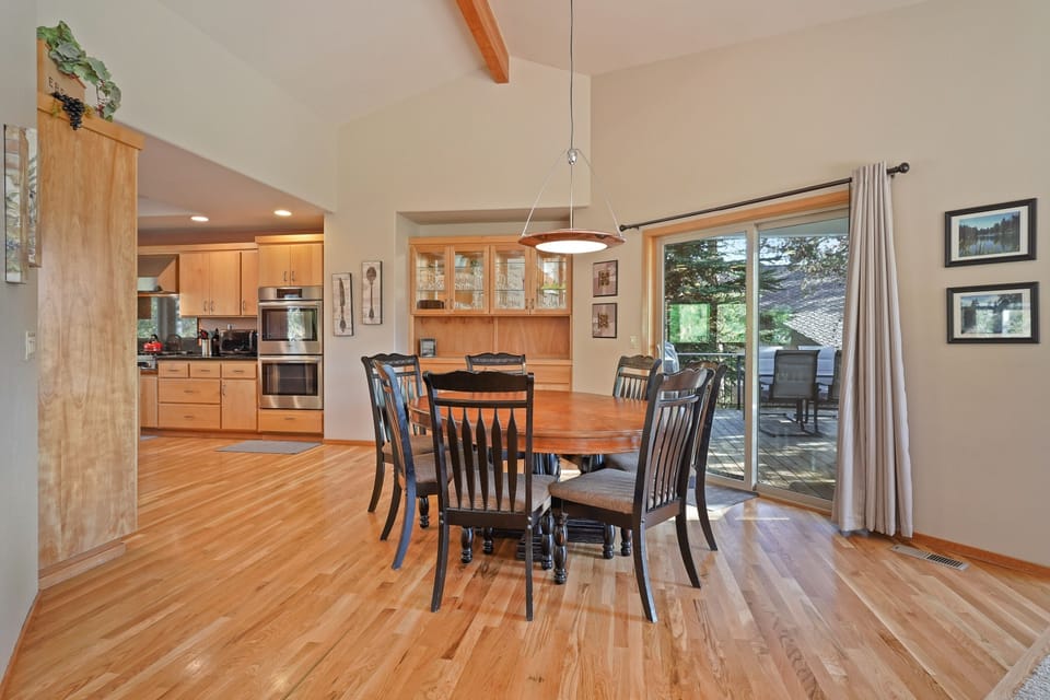 House, 5 Bedrooms | Private kitchen | Fridge, oven, coffee/tea maker, toaster