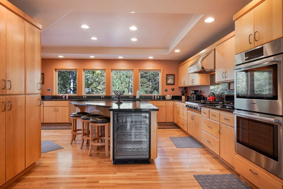 House, 5 Bedrooms | Private kitchen | Fridge, oven, coffee/tea maker, toaster