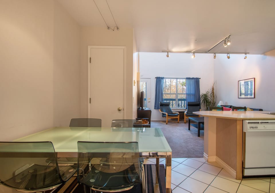 Condo, 2 Bedrooms | Private kitchen | Fridge, oven, coffee/tea maker, toaster