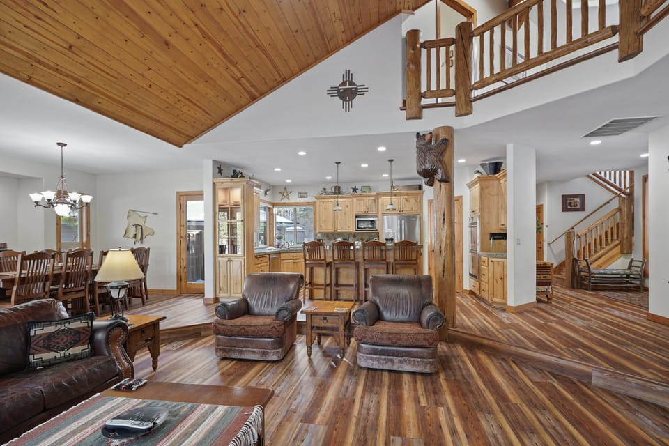House, 5 Bedrooms | Living area | TV
