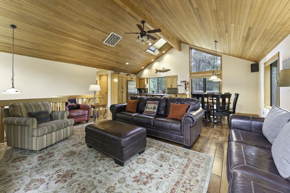 House, 5 Bedrooms | Living area | TV