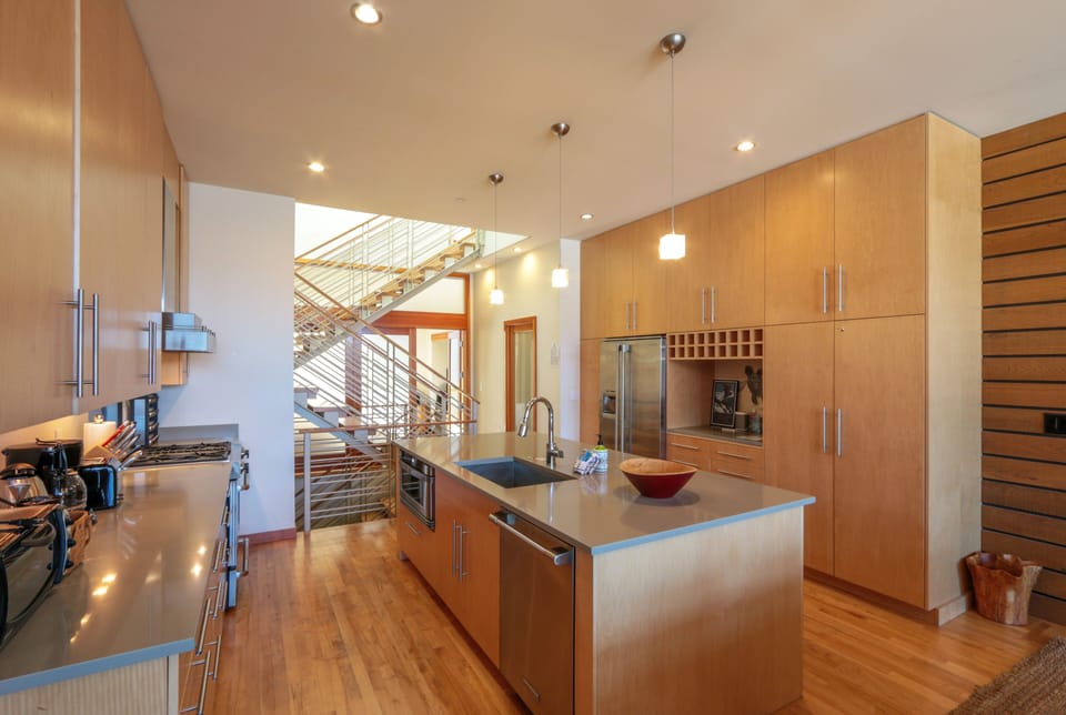 House, 4 Bedrooms | Private kitchen | Fridge, oven, stovetop, coffee/tea maker