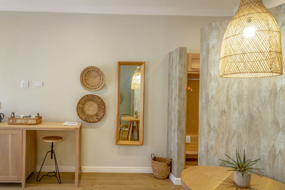 Luxury Room, 1 Queen Bed | Minibar, in-room safe, individually decorated, individually furnished