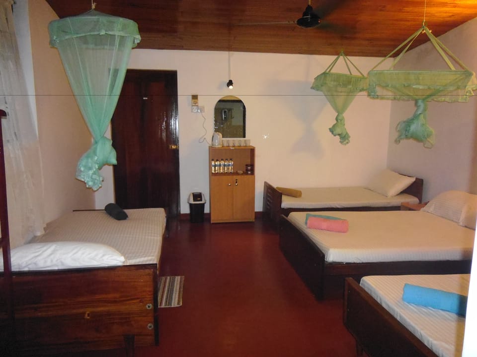 4 bedrooms, Egyptian cotton sheets, premium bedding, Select Comfort beds