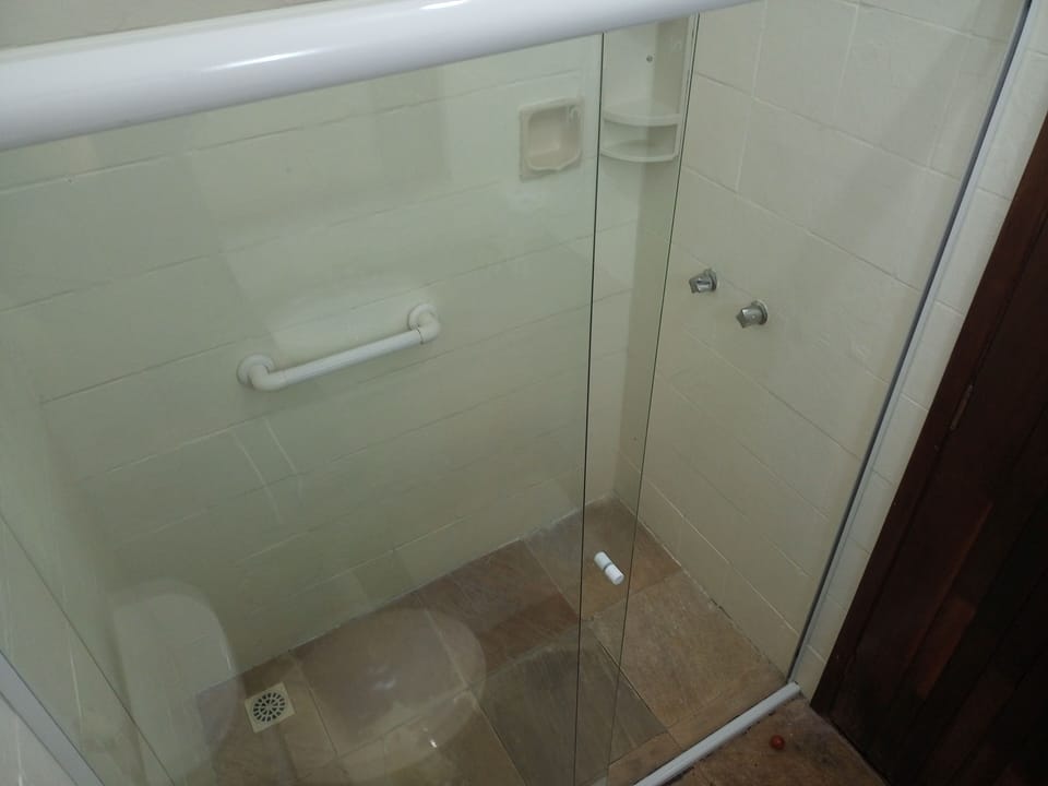 Standard Triple Room | Bathroom | Shower, towels