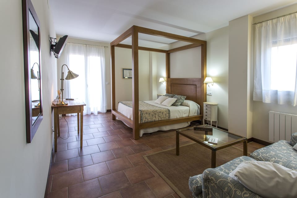 Double or Twin Room, 1 Queen Bed, Terrace | Desk, free WiFi, bed sheets, wheelchair access