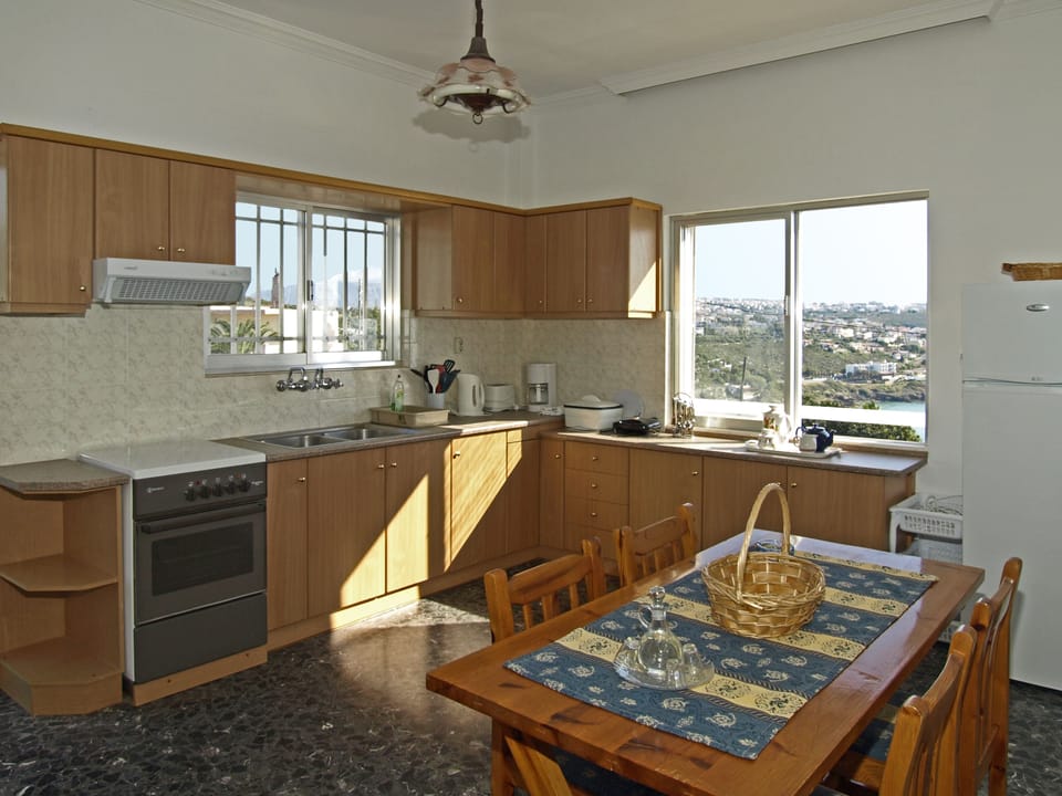 Family Apartment | In-room safe, desk, blackout drapes, soundproofing