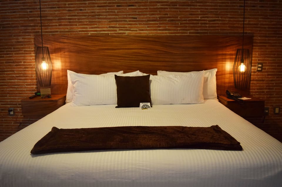 Junior Room, 1 King Bed, Non Smoking | In-room safe, desk, iron/ironing board, free cribs/infant beds