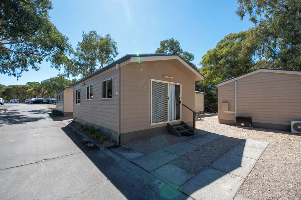 Echo Holiday Parks - Windsor Gardens Campground/ 
RV Resort in Adelaide