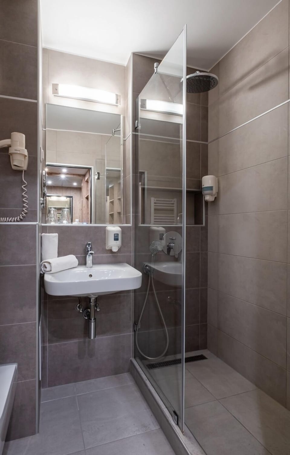 Superior Double Room | Bathroom | Bathtub, hair dryer, towels, soap