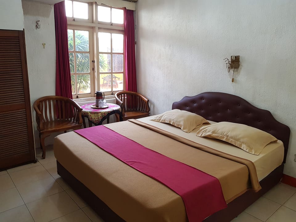 Deluxe Room | Desk, rollaway beds, free WiFi