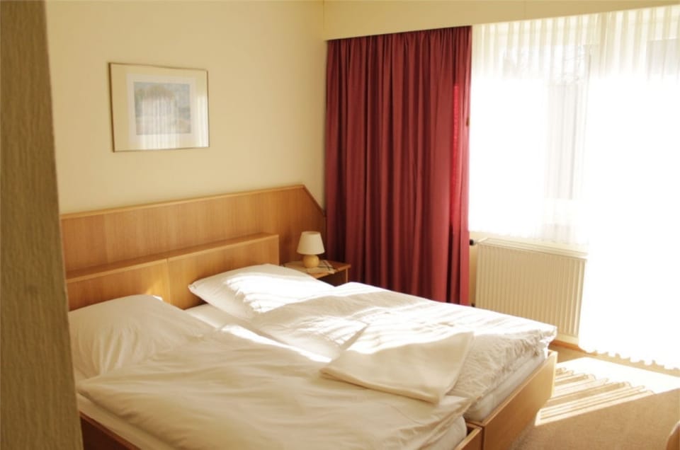 Double Room, 1 Double Bed, Non Smoking | Desk, rollaway beds, free WiFi