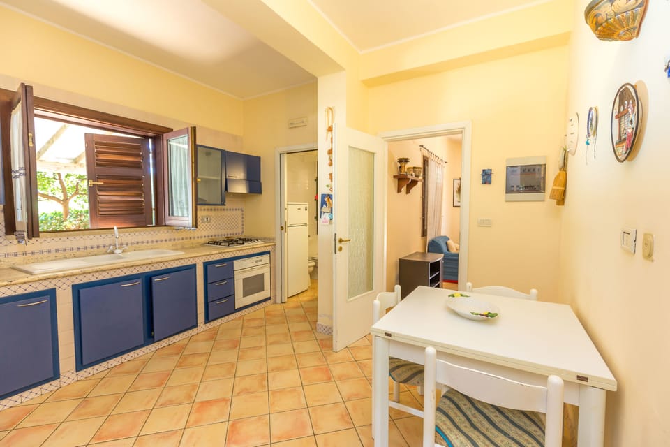 Villa, 4 Bedrooms | Private kitchen | Full-size fridge, microwave, oven, stovetop