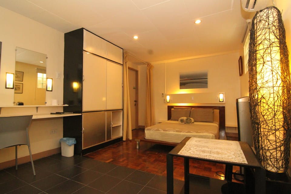 Japanese Suite | Minibar, in-room safe, desk, iron/ironing board (on request)