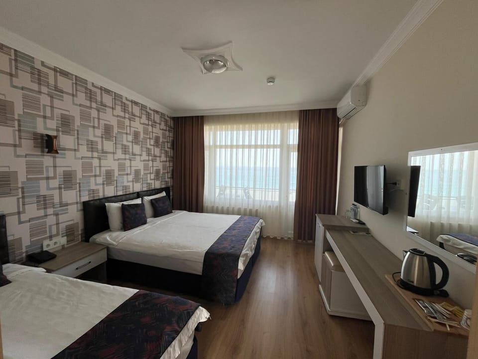 Classic Double or Twin Room, Multiple Beds, Non Smoking | Desk, free WiFi