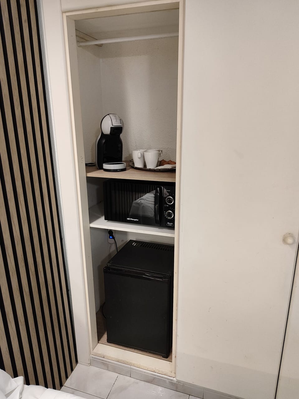 Quadruple Room, 1 Bedroom, Ensuite, Courtyard Area | In-room dining