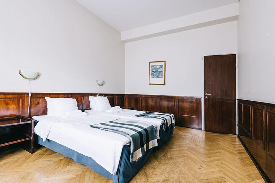 Economy Double Room, 2 Twin Beds, Non Smoking | Desk, soundproofing, free WiFi, bed sheets