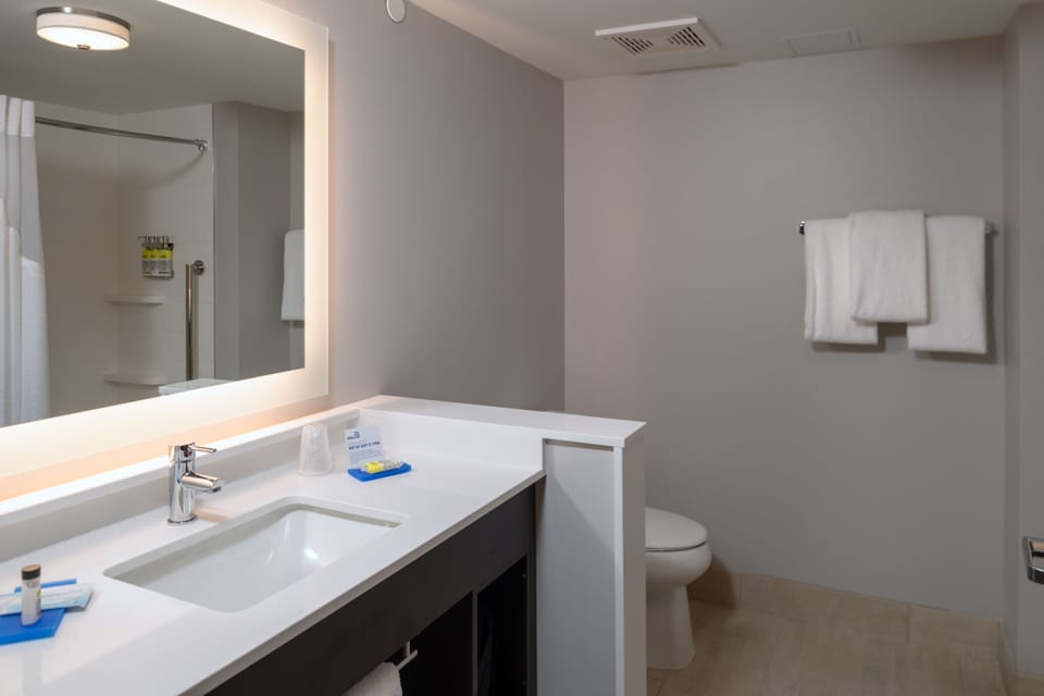 Rainfall showerhead, free toiletries, hair dryer, towels