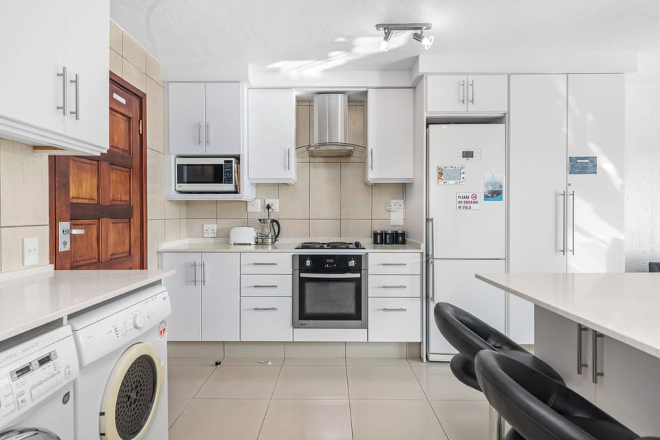 Classic Villa, 1 Bedroom | Private kitchen | Full-size fridge, microwave, oven, stovetop
