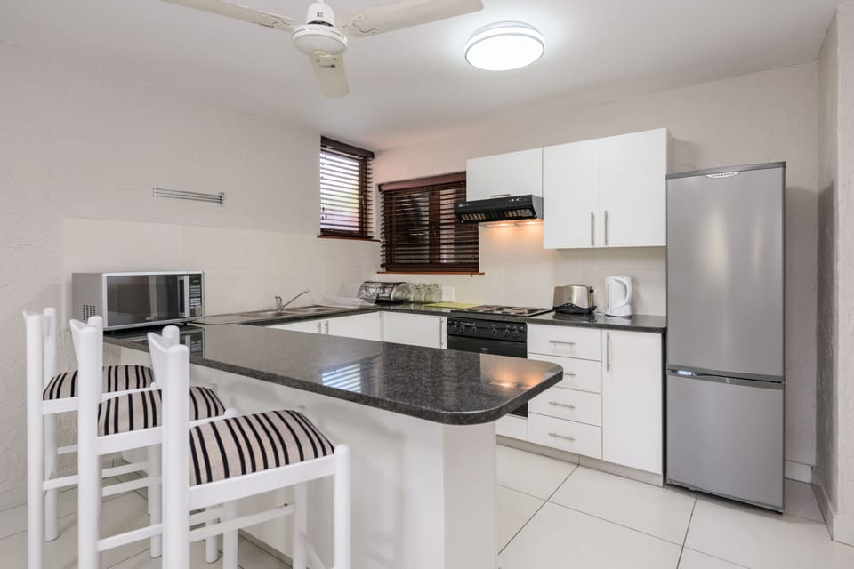 Classic Villa, 1 Bedroom | Private kitchen | Fridge, microwave, electric kettle, toaster