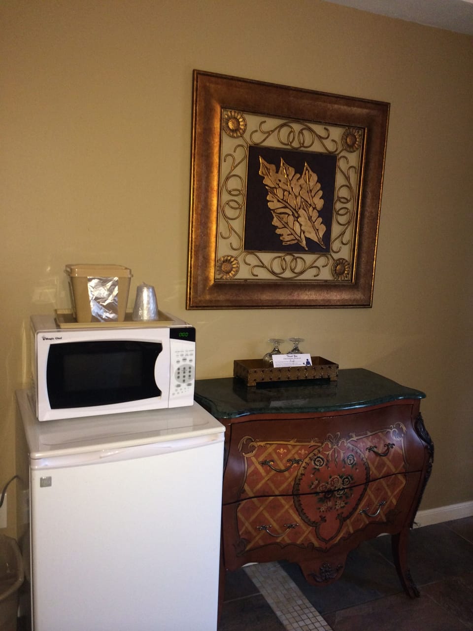 Deluxe Suite, 1 King Bed, Jetted Tub, Mountain View | Mini-refrigerator