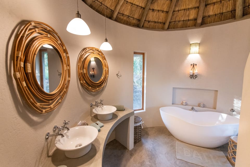 Deluxe Bungalow (4) | Deep soaking bathtub